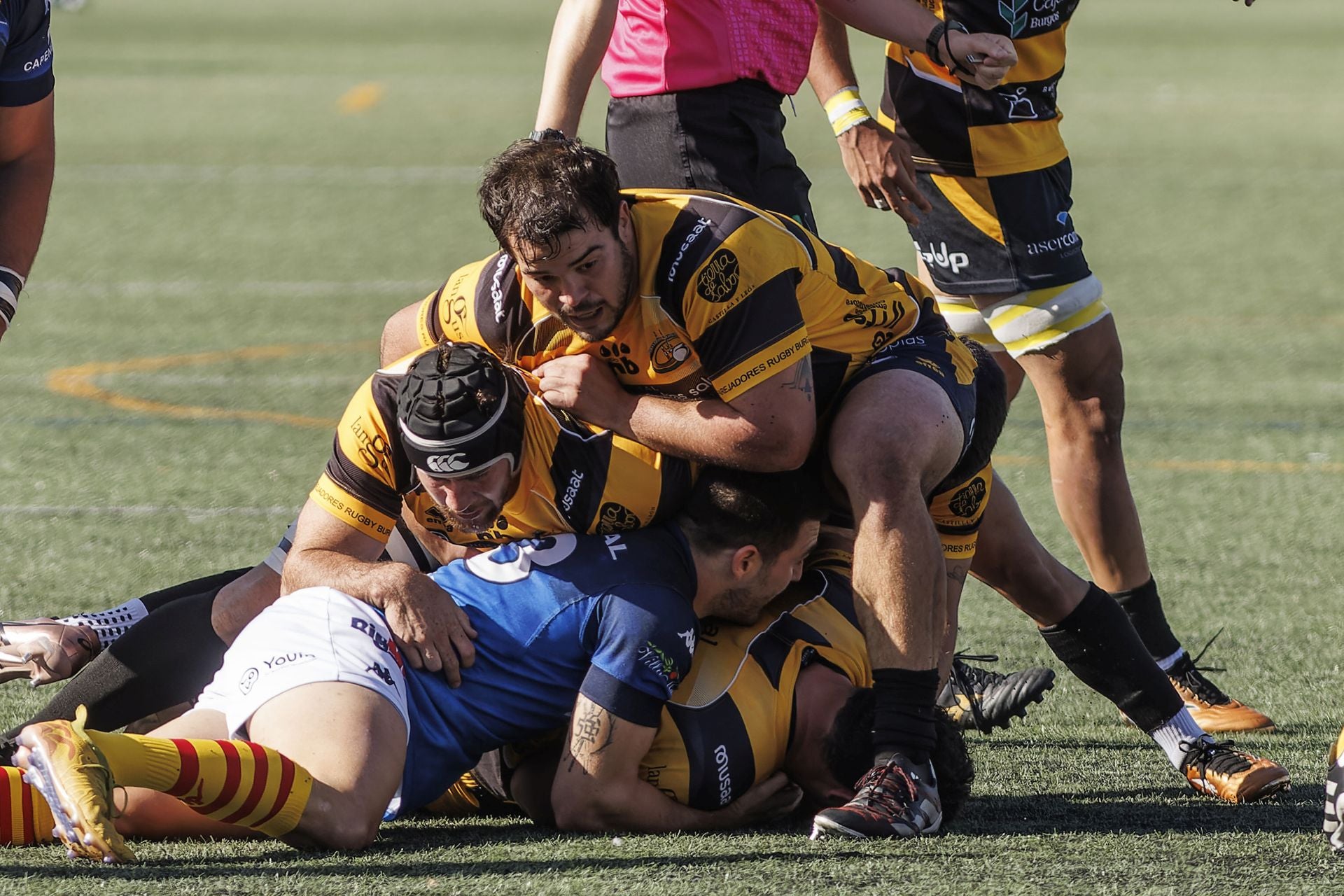 Jugadores del Recoletas Burgos Caja Rural y UE Santboiana