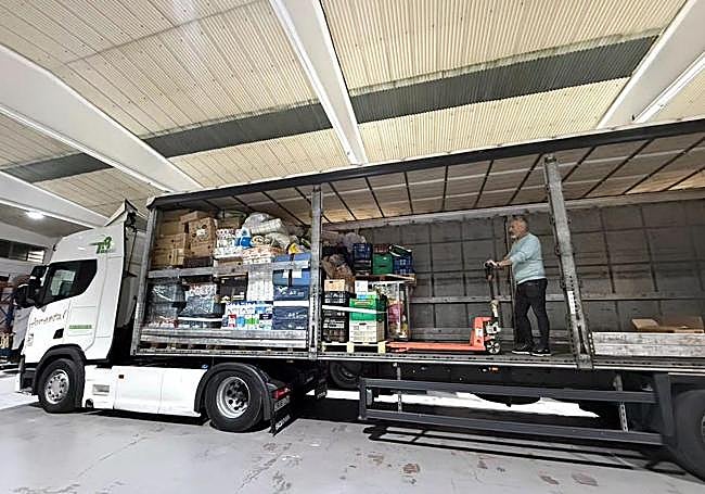 Camión de Transregumiel con productos.