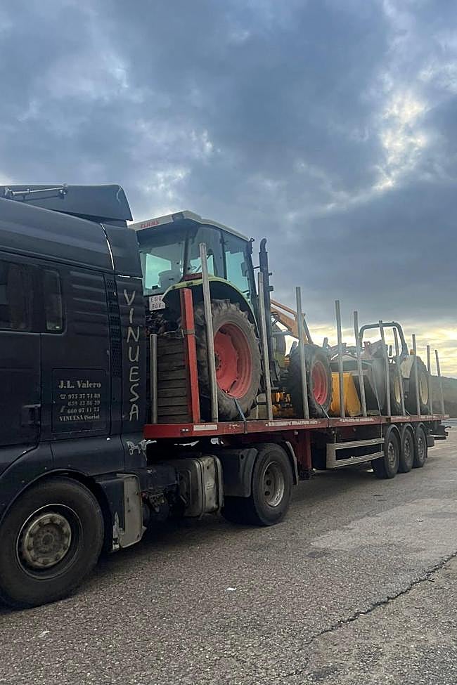 Camión de Transregumiel con maquinaria.