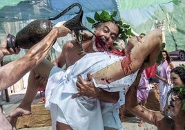 Fiesta en honor al dios Baco celebrada en Baños de Valdearados, Burgos.