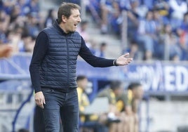 Ramis, en el banquillo del Burgos CF frente al Real Oviedo.