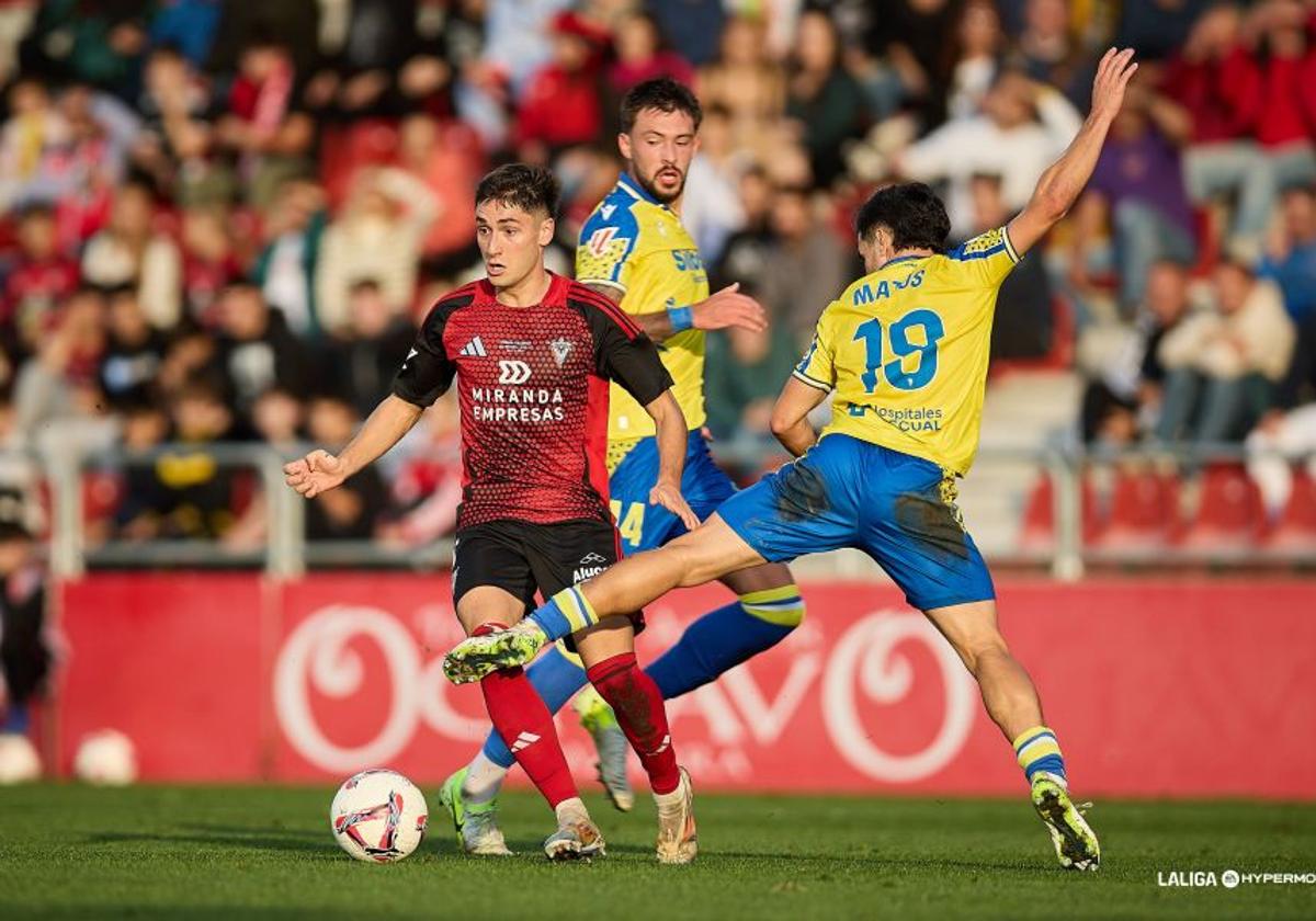 Mirandés y Cádiz firmaron tablas en el marcador.