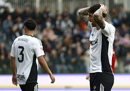 Fer Niño lamenta una de las oportunidades perdidas ante el Sporting de Gijón.