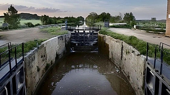 Melgar acoge una exposición con más de 70 obras del Canal de Castilla