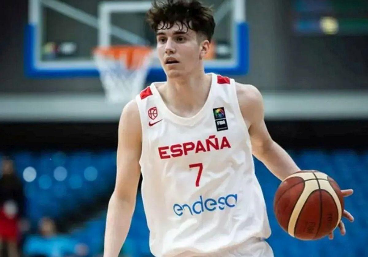 Jordi Rodríguez, en un partido con la selección española Sub 19.