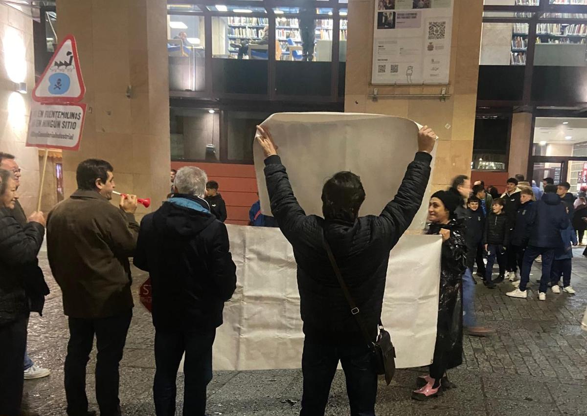 Imagen secundaria 1 - Concentración vecinal en Aranda de Duero.