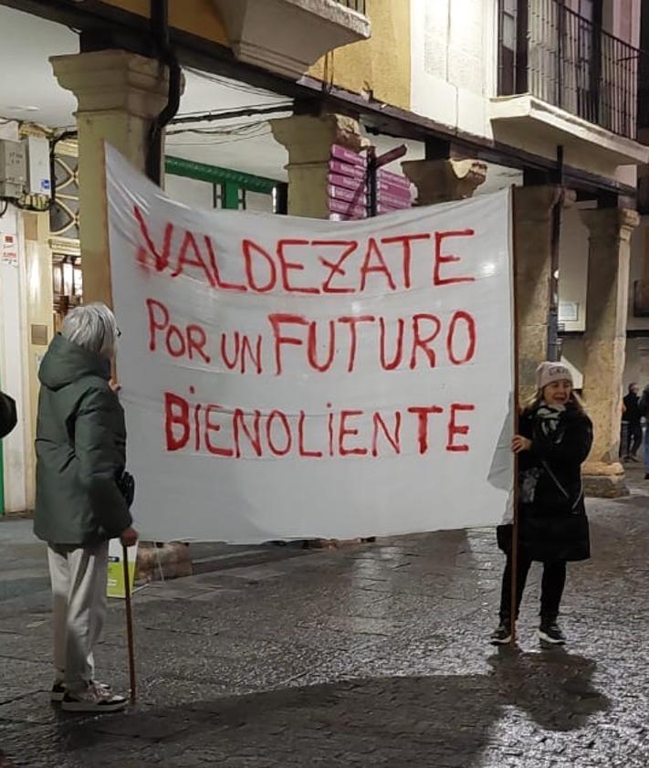 Imagen secundaria 2 - Concentración vecinal en Aranda de Duero.