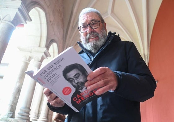 El exsecretario general de UGT, Cándido Méndez, con su nuevo libro.