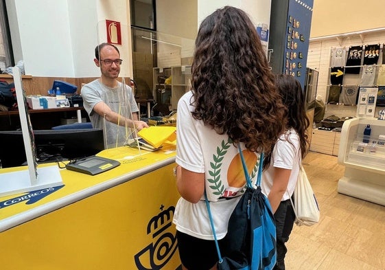 Imagen de archivo de una oficina de Correos en Burgos.