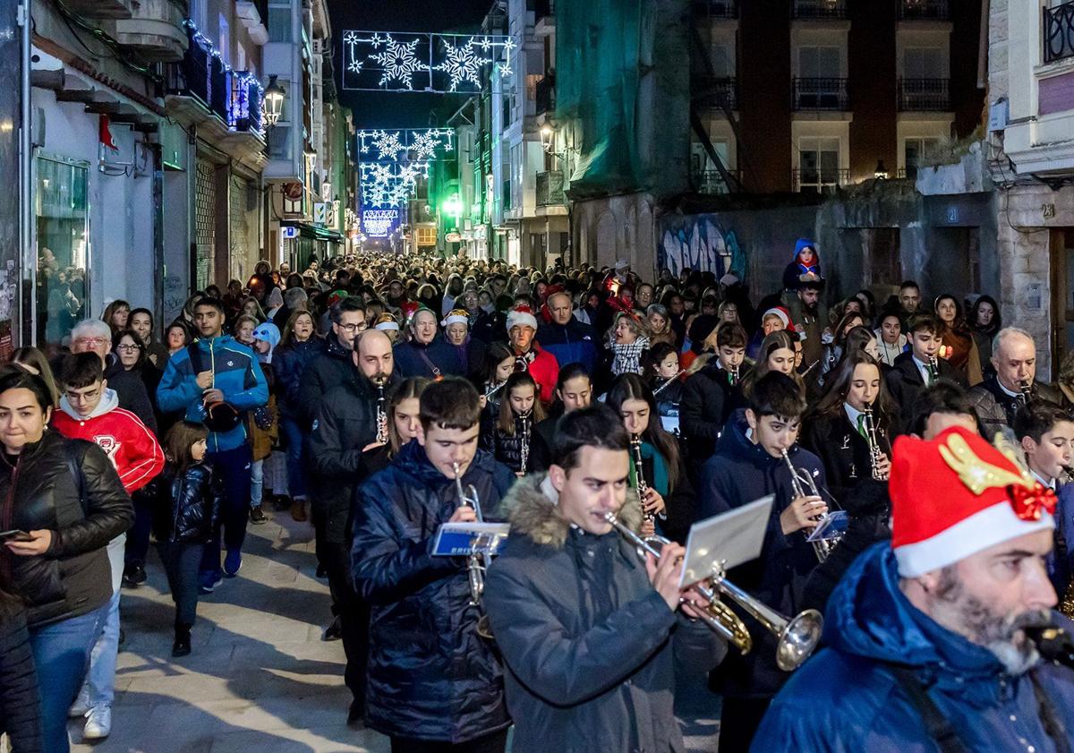 Imagen principal - Procesión del Día de la O en Briviesca.