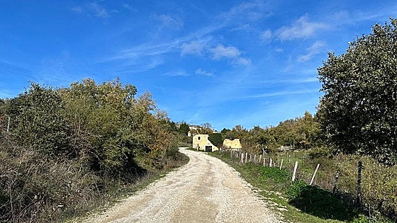Villarcayo mejora la conexión con la Merindad de Sotoscueva asfaltando un camino de tierra