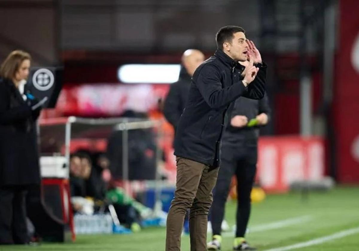 Alesio Lisci, en el banquillo del Mirandés.