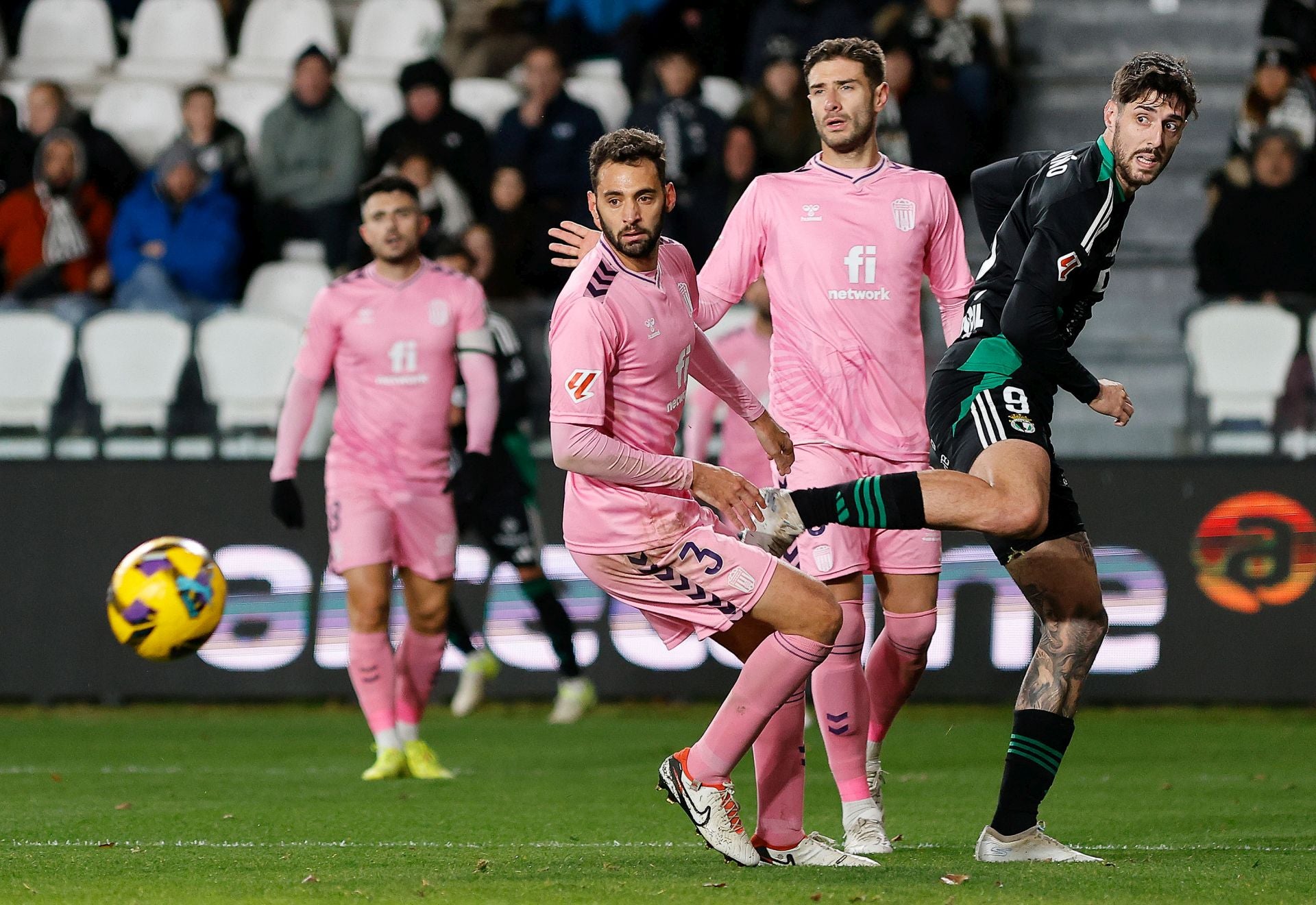 David López da tres puntos de oro al Burgos en el descuento