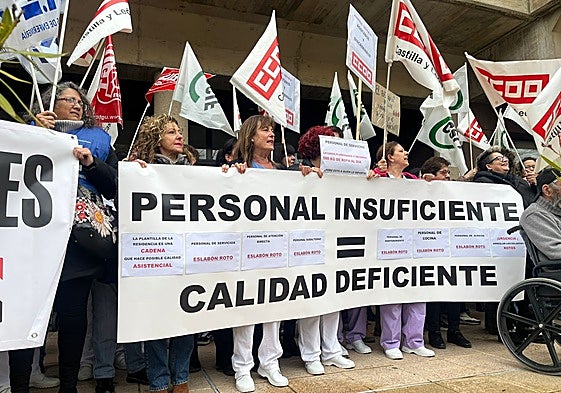 Decenas de manifestantes acudieron a la primera movilización