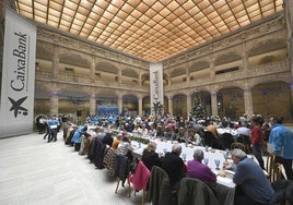 Comida elaborada para los mayores de Burgos, en la Casa Cordón.