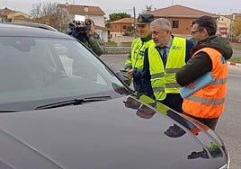 El propio subdelegado del Gobierno en Burgos, Pedro de la Fuente, informaba a los conductores de la próxima campaña de la DGT.