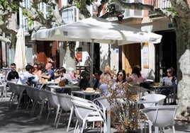 Imagen de archivo de una terraza de Burgos.