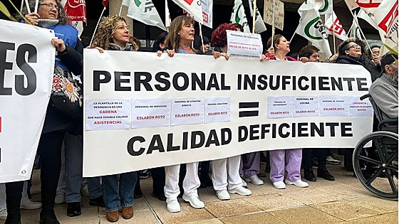 Protestas en la residencia de Miranda: «La residencia no se detiene, pero la Administración sí»