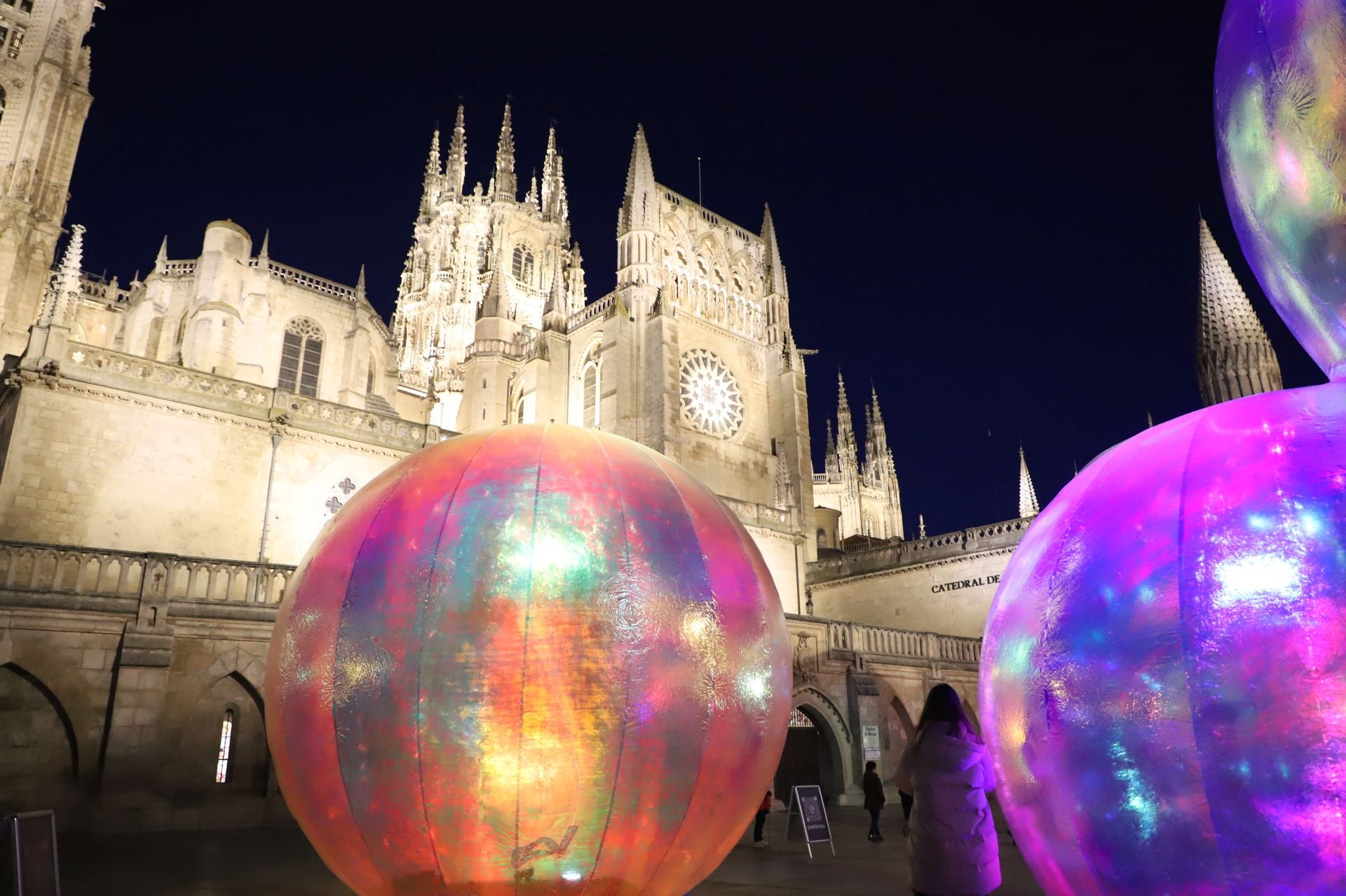 Así es el espectáculo navideño de burbujas gigantescas, luces y música de Burgos