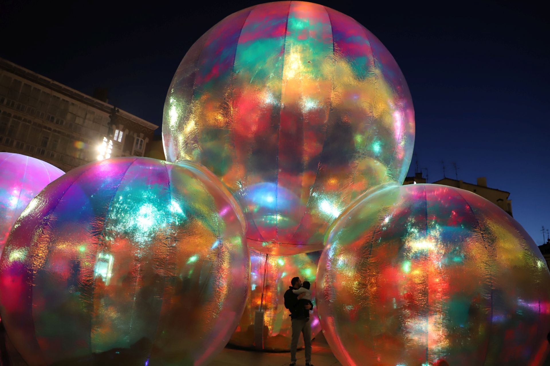 Así es el espectáculo navideño de burbujas gigantescas, luces y música de Burgos