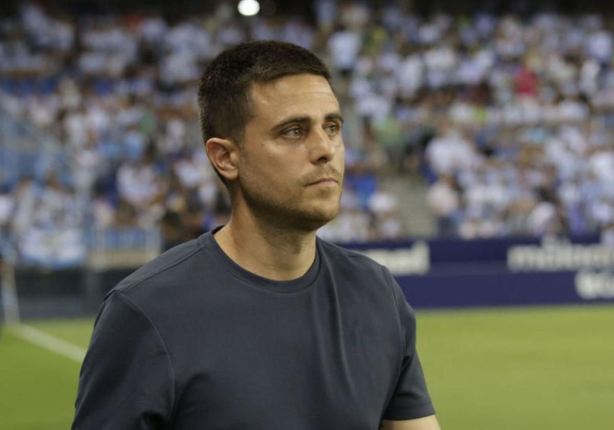 Alessio Lisci, entrenador del Mirandés, en Riazor.