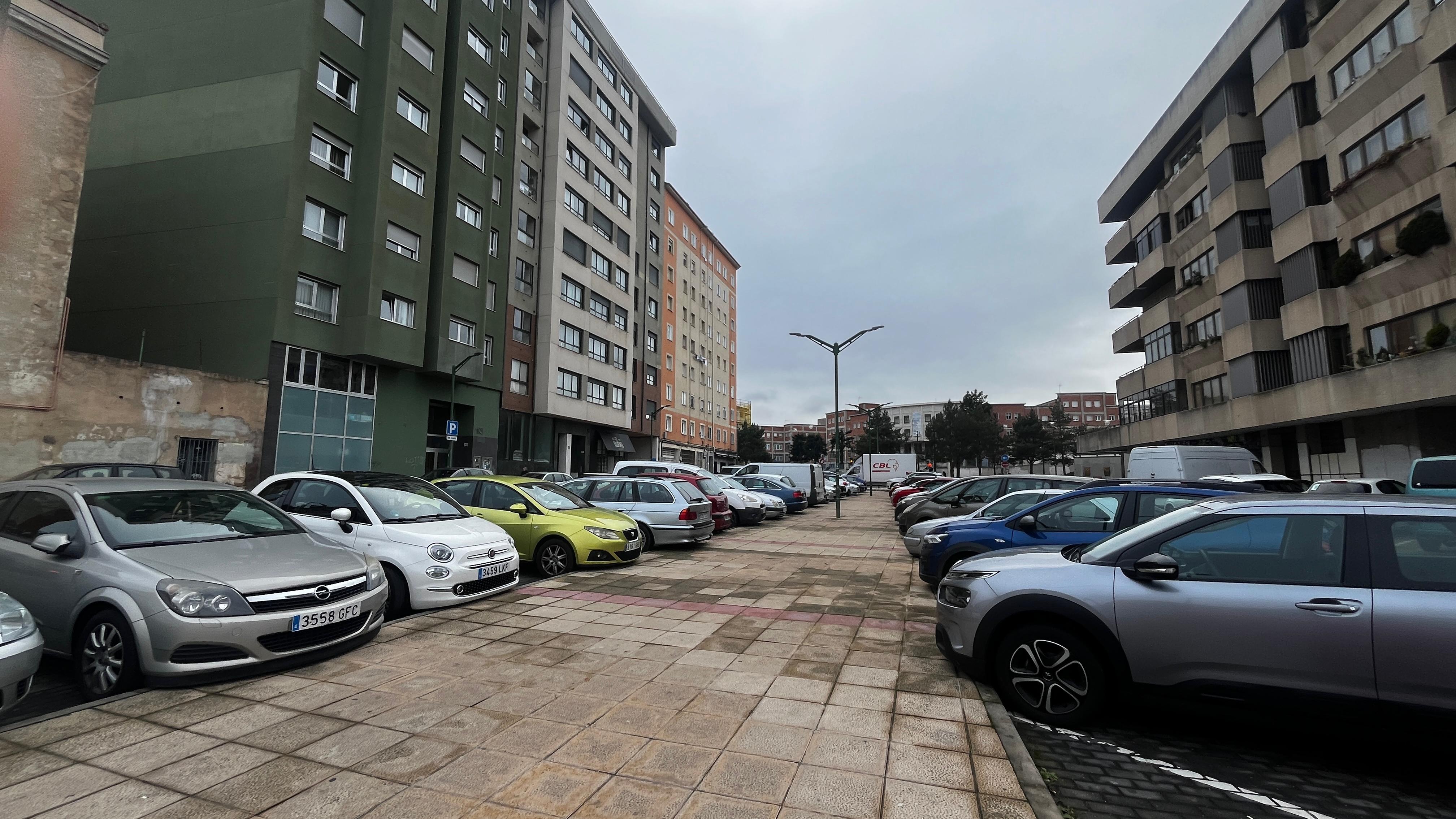 La calle de Burgos que ha mirado siempre al tren y hoy mira a la modernidad