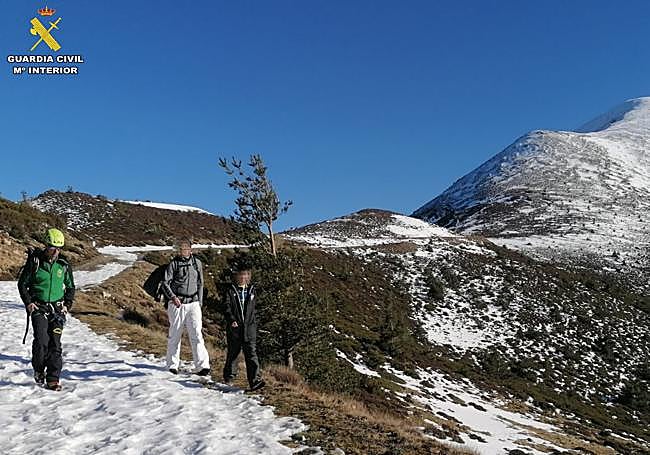 Rescate de un padre y un hijo burgaleses en la montaña riojana.