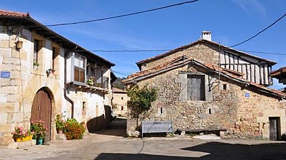 Alquilan por 300 euros al mes las escuelas de un pueblo de Burgos como vivienda