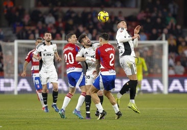 Los chispazos no le sirven al Burgos CF para imponerse a un Granada CF sin gol