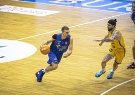 Jugadores del Silbö San Pablo Burgos y del Movistar Estudiantes.