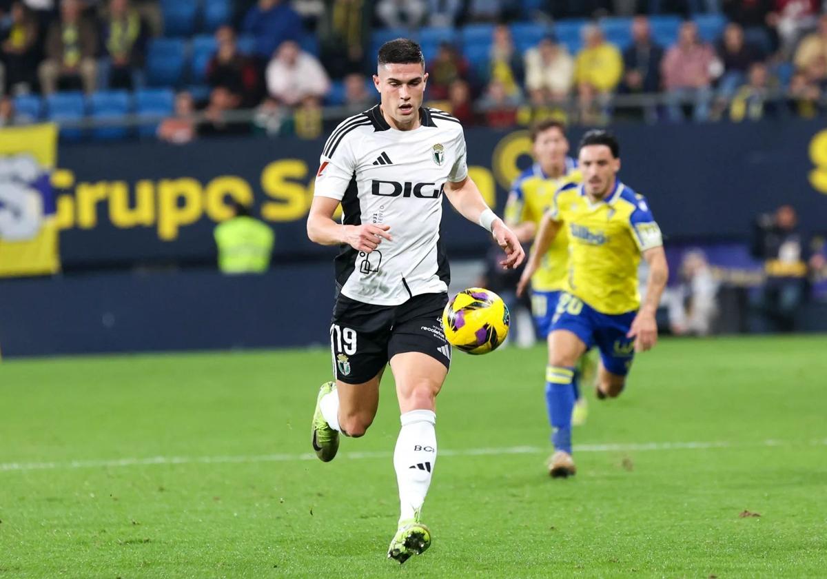 Edu Espiau en el partido ante el Cádiz.