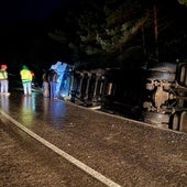 Un aparatoso vuelco entre dos camiones y un coche provoca retenciones en la BU-925