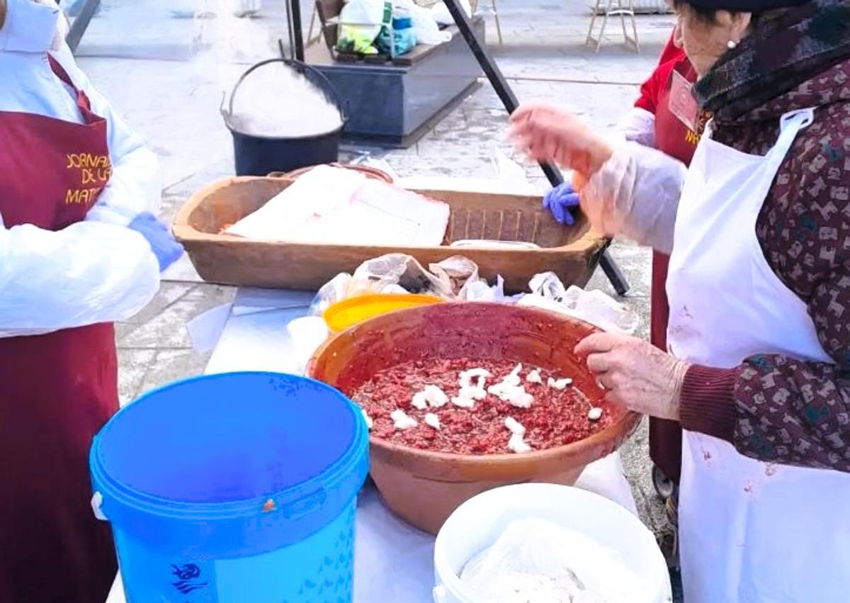 Imagen secundaria 1 - Preparación de la matanza en Salas. 