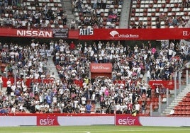 Imagen de la afición del Burgos CF en un partido en El Molinón.