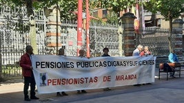 Decenas de pensionistas se sumaron a la primera concentración del año