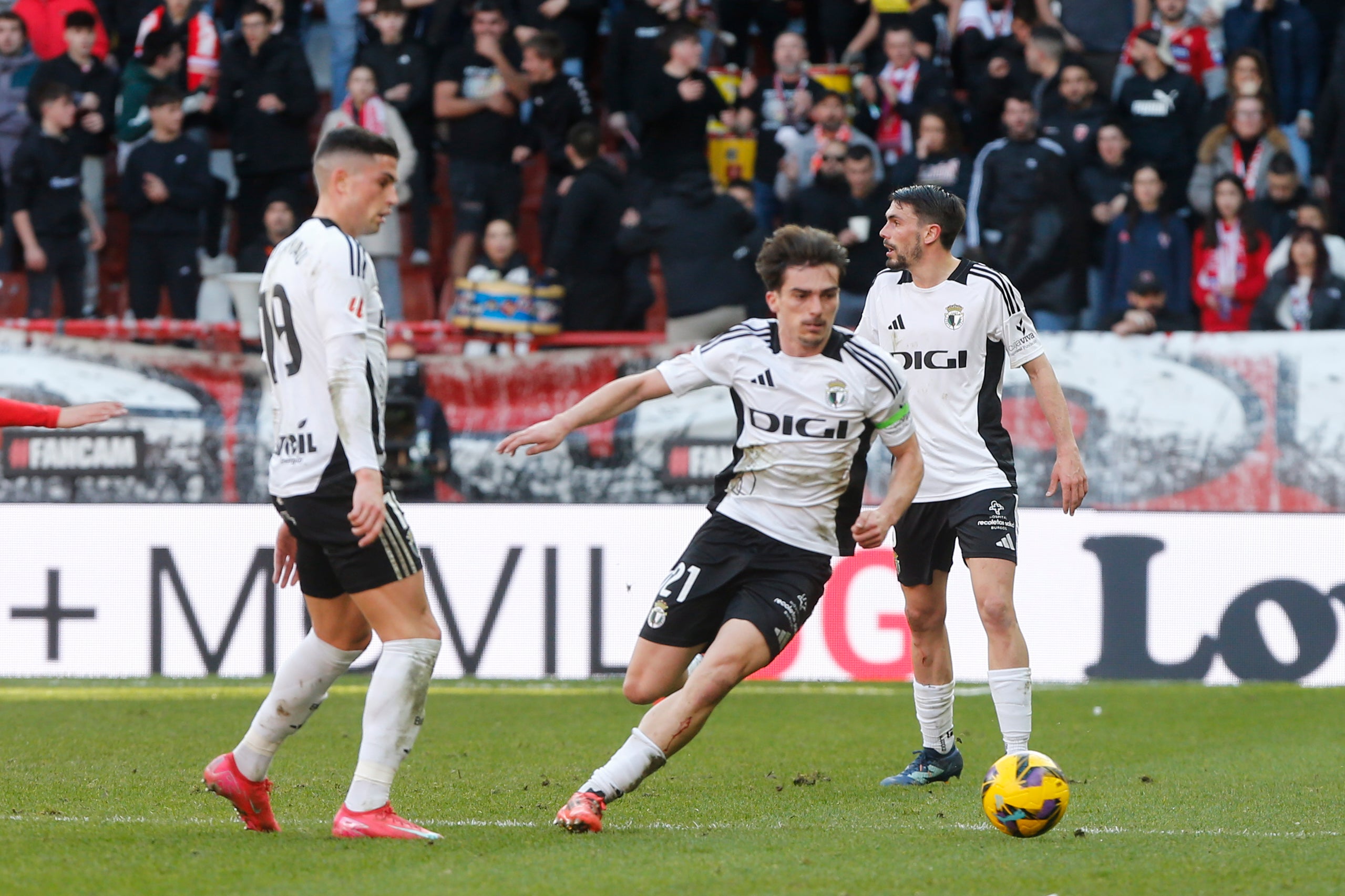 Así ha sido, en imágenes, la derrota del Burgos CF en Gijón