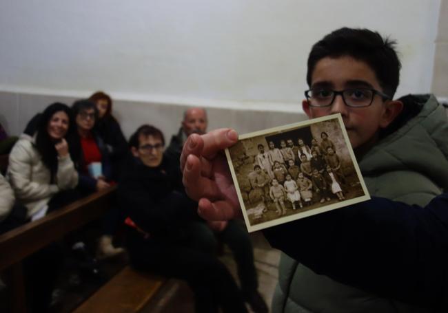 El actor Nicolás Calvo visita Quecedo, un pueblo de Burgos.