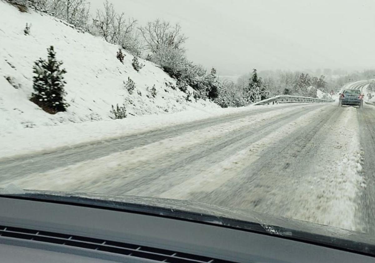 Carretera entre Palacios y Quintanar este viernes.