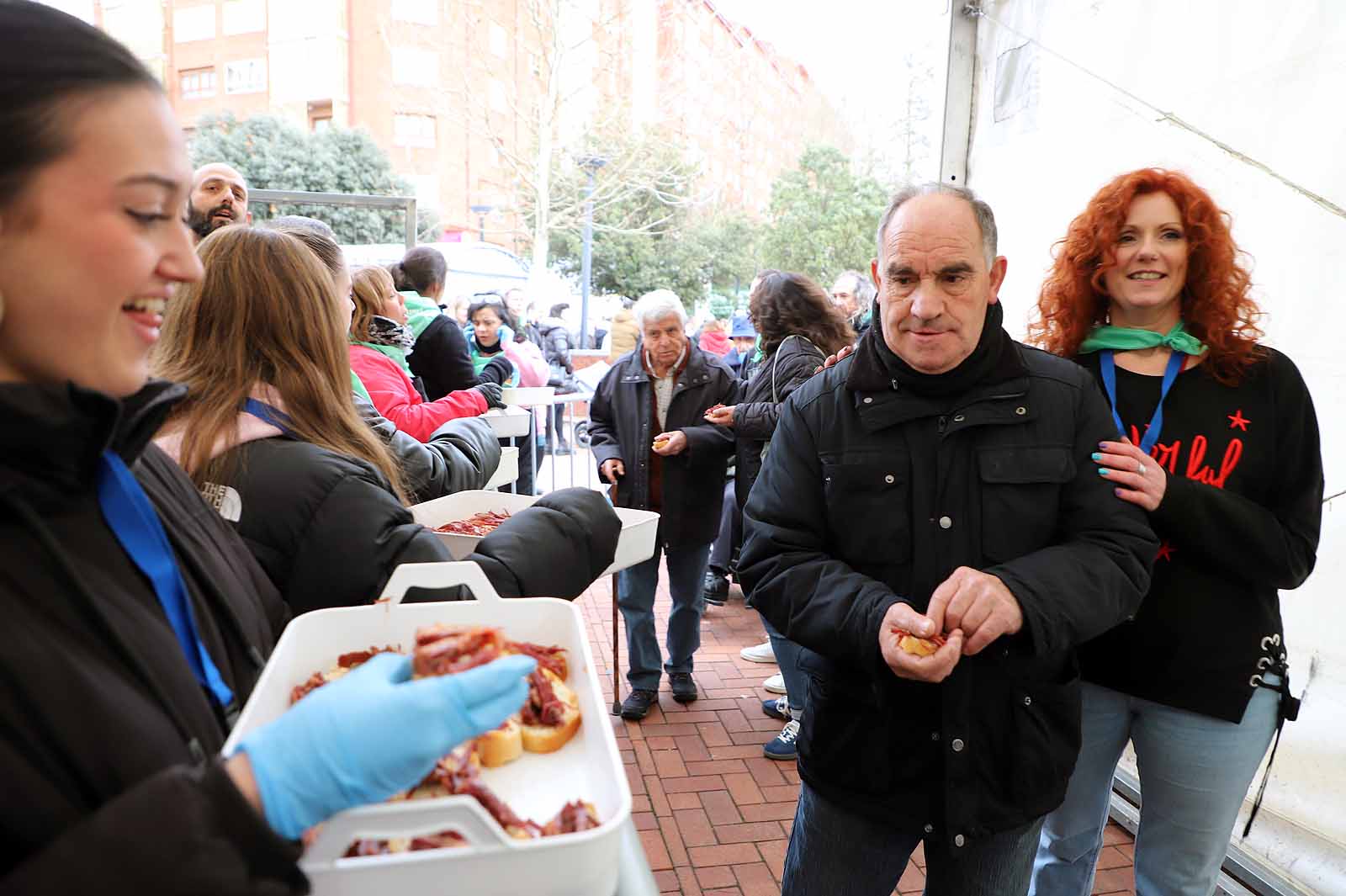 Así ha sido, en imágenes, el tracional reparto de cecina