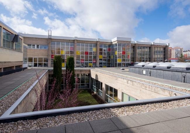 Edificio brutalista de Burgos.