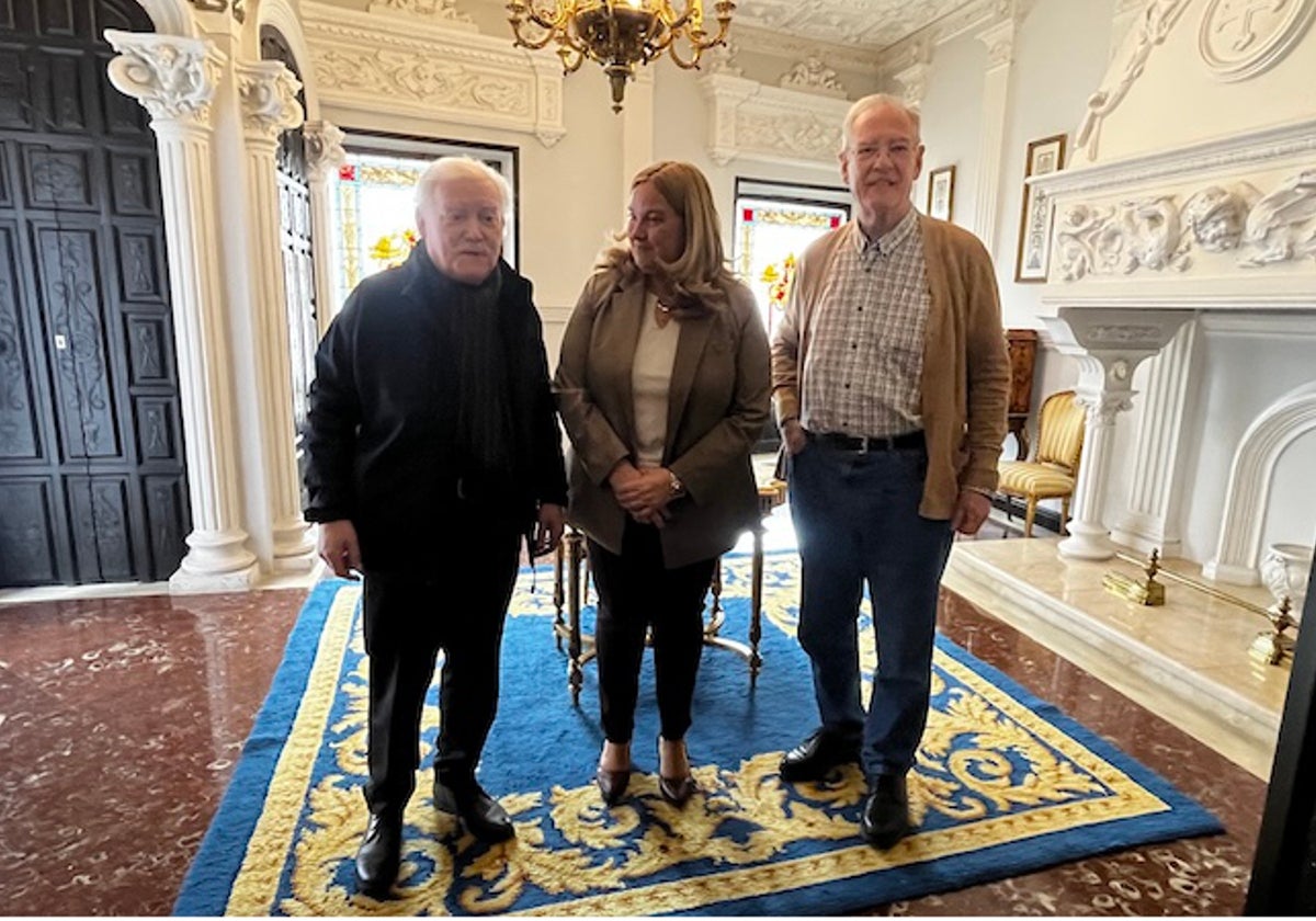 Cristino, Ayala y Francés, en el Palacio de Castilfalé.