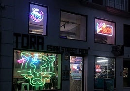 Fachada del Tora Street Food.