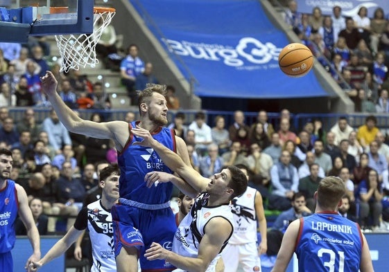 Imagen del último partido del San Pablo Burgos que disputó frente al Tizona.