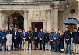 Minuto de silencio a las puertas del Ayuntamiento de Burgos