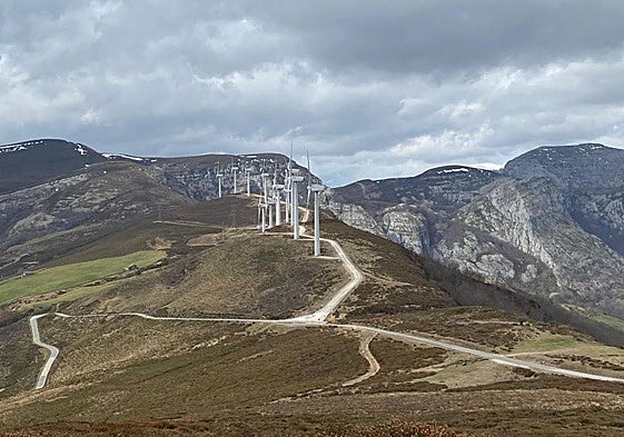 Parque eólico en el puerto de La Sía, Burgos.