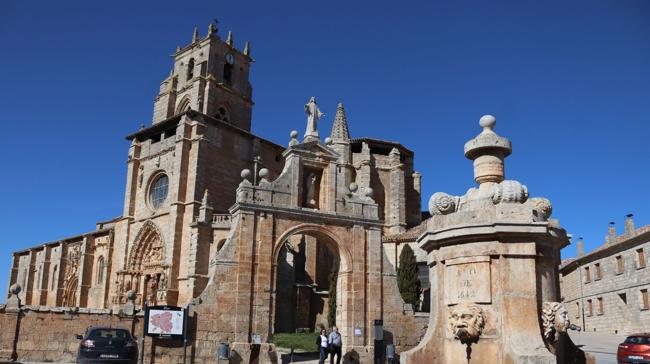 Esta es la iglesia de Santa María la Real, uno de los templos más grandes de la provincia. ¿A qué pueblo pertenece?