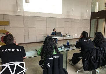 Los guías de la Fundación Atapuerca actualizan sus conocimientos sobre evolución humana