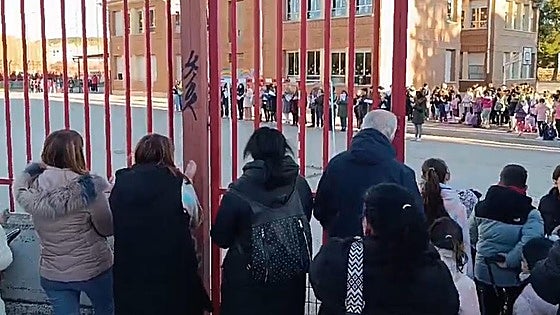 La comunidad educativa de Burgos se moviliza contra la violencia tras la agresión a una profesora