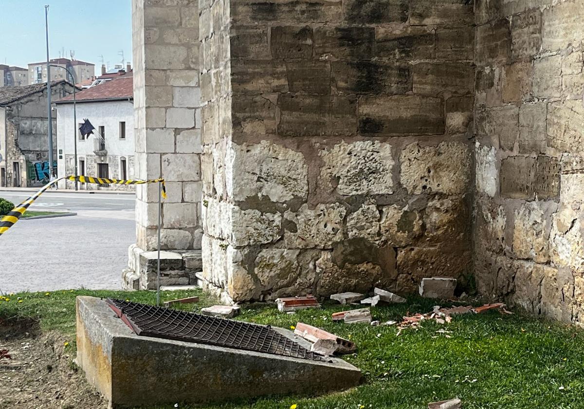 Susto en Burgos al desprenderse parte del alar de la iglesia de la Real y Antigua