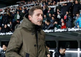 Luis Miguel Ramis, en el área técnica de El Plantío.